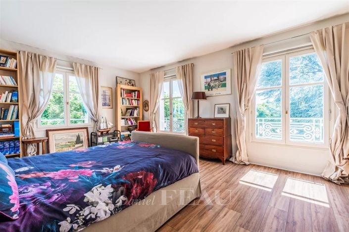 Image No.8-4 Bed House for sale