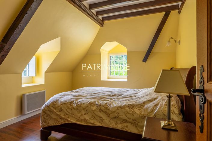 Image No.15-7 Bed Property for sale