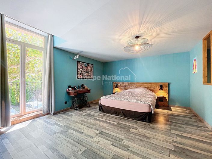 Image No.11-5 Bed Property for sale