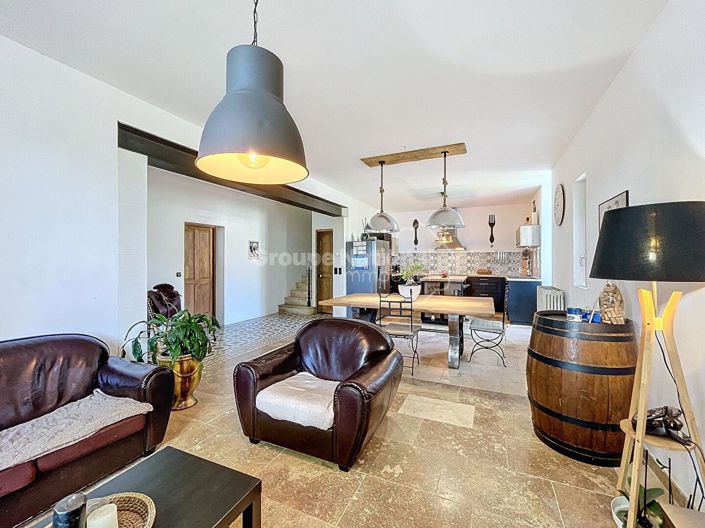 Image No.5-5 Bed Property for sale