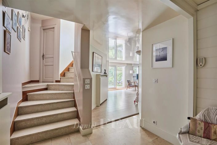 Image No.19-6 Bed House for sale