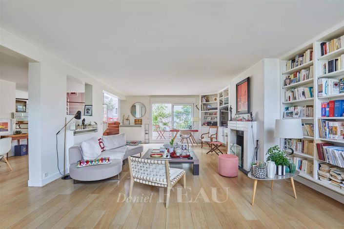 Image No.6-6 Bed House for sale