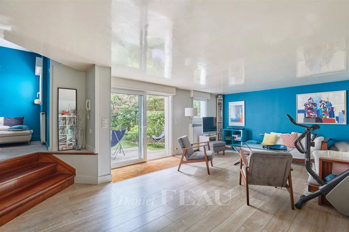 Image No.9-6 Bed House for sale