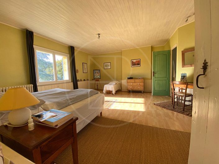 Image No.8-4 Bed House for sale