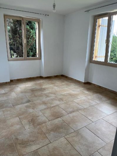 Image No.7-5 Bed House for sale