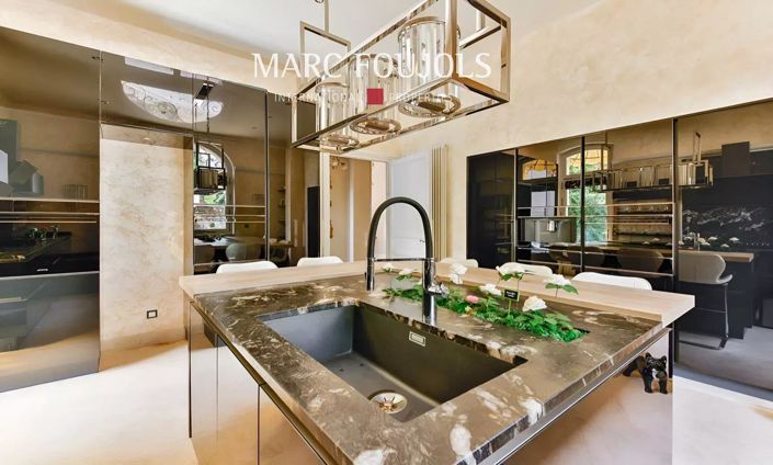 Image No.5-10 Bed House for sale