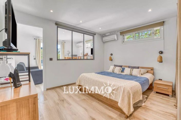 Image No.8-4 Bed House for sale