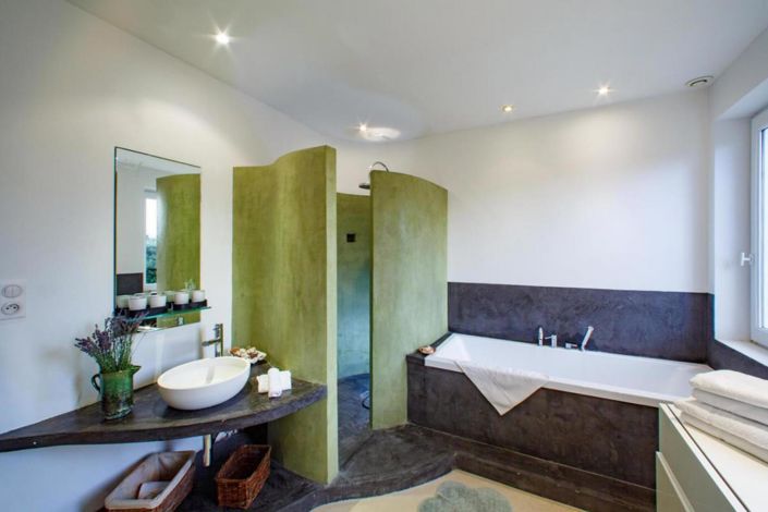 Image No.9-6 Bed House for sale