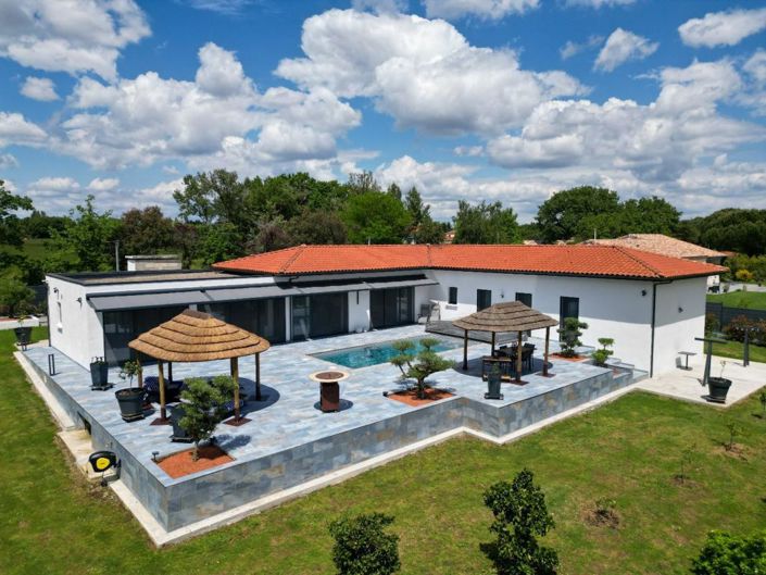 Image No.1-4 Bed House for sale