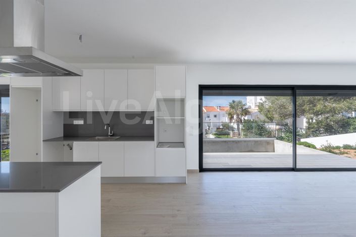 Image No.10-4 Bed House for sale