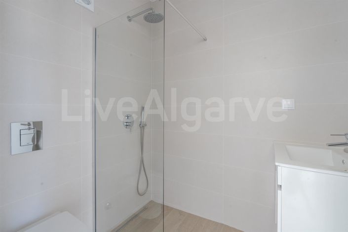 Image No.15-4 Bed House for sale