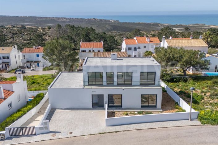 Image No.2-4 Bed House for sale