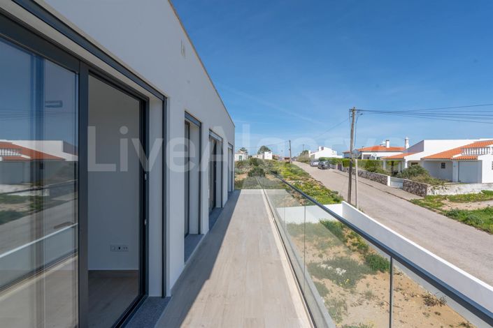 Image No.24-4 Bed House for sale