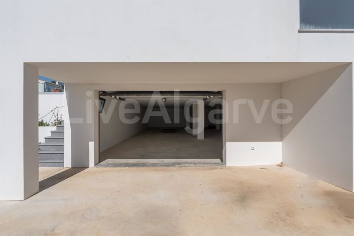 Image No.36-4 Bed House for sale