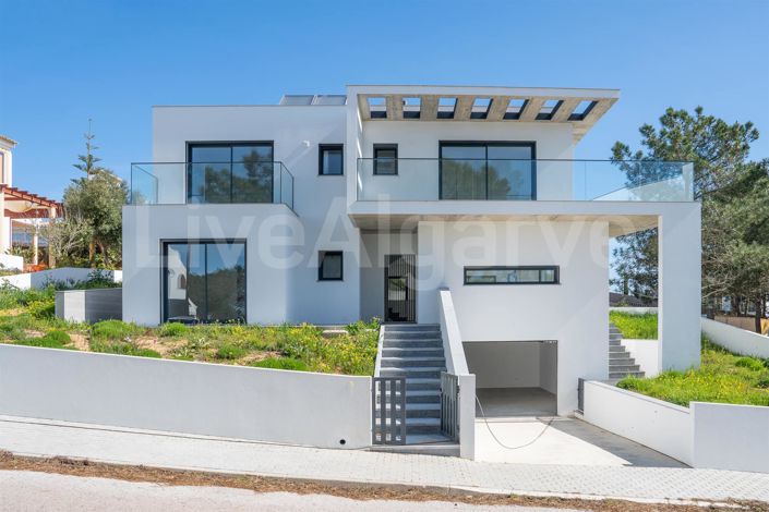 Image No.1-4 Bed House for sale
