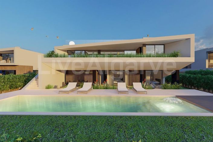 Image No.1-4 Bed House for sale