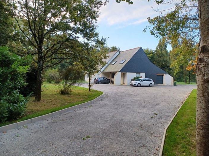 Image No.1-4 Bed House for sale