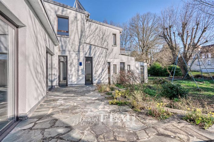Image No.1-5 Bed House for sale