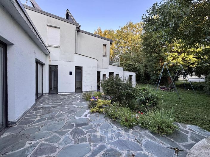 Image No.2-5 Bed House for sale