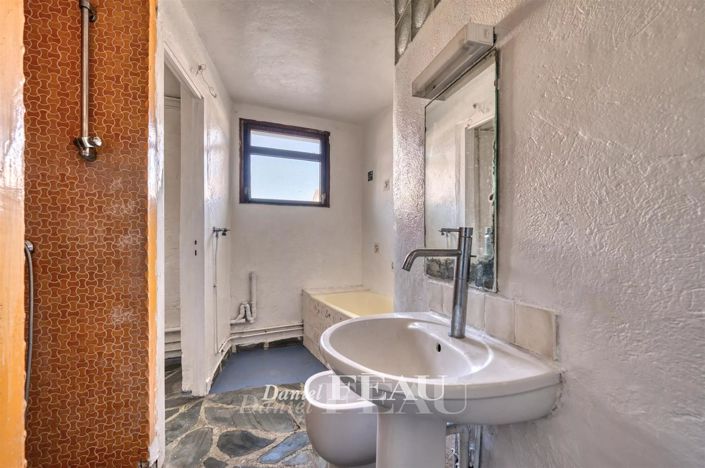 Image No.9-5 Bed House for sale