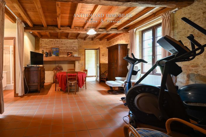 Image No.20-6 Bed House for sale