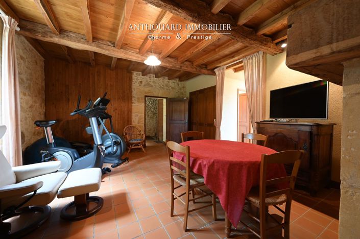 Image No.21-6 Bed House for sale