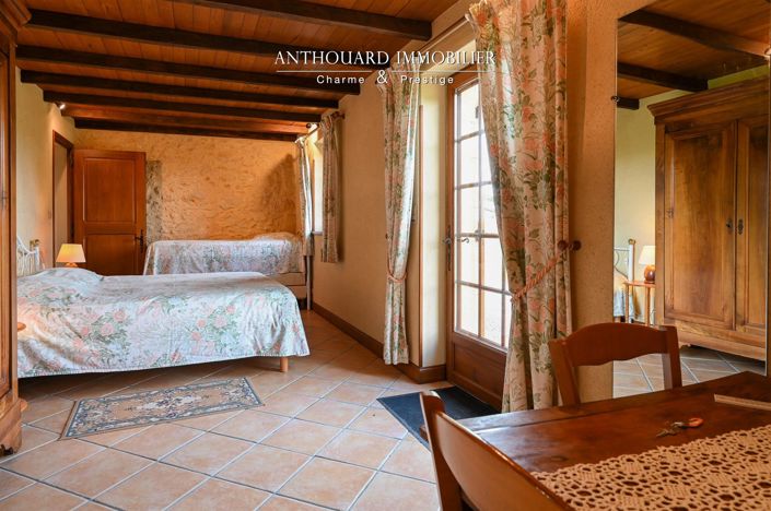 Image No.28-6 Bed House for sale