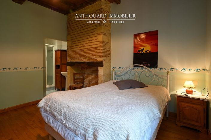 Image No.34-6 Bed House for sale