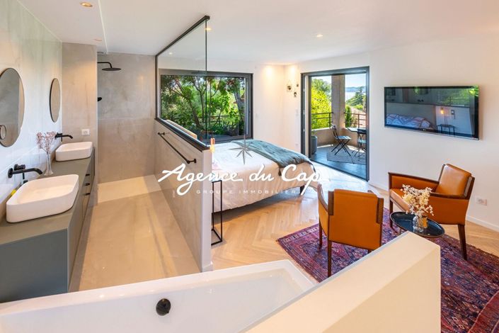 Image No.10-5 Bed House for sale