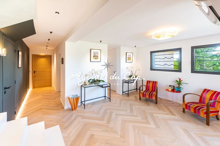 Image No.11-5 Bed House for sale