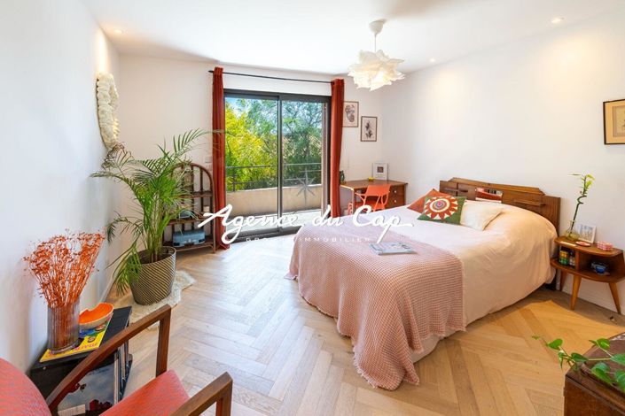 Image No.12-5 Bed House for sale