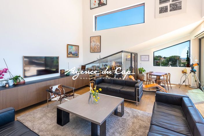 Image No.9-5 Bed House for sale