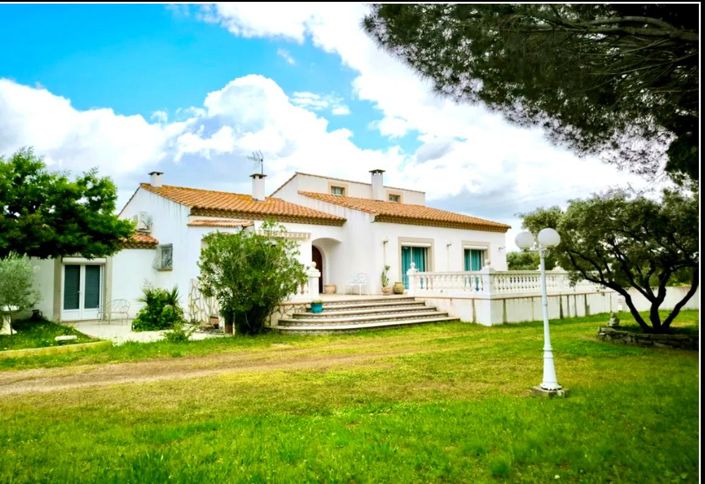 Image No.1-4 Bed House for sale