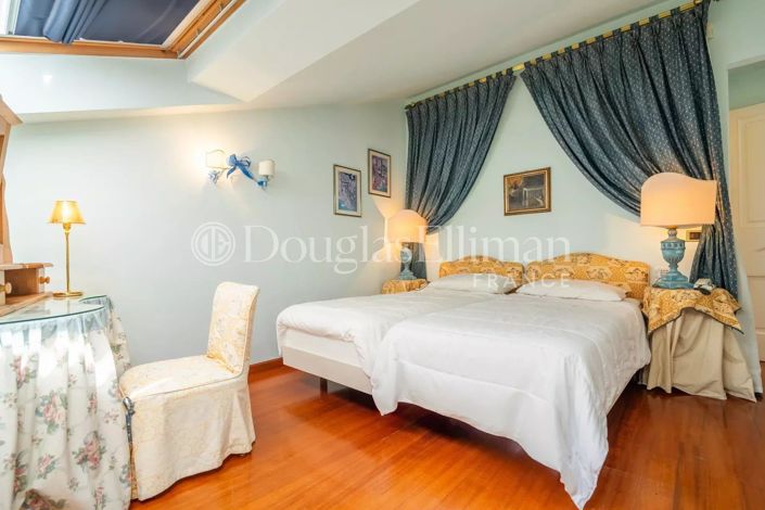 Image No.8-4 Bed House for sale