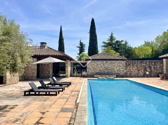 Image No.10-5 Bed House for sale