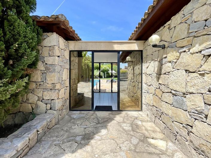 Image No.12-5 Bed House for sale