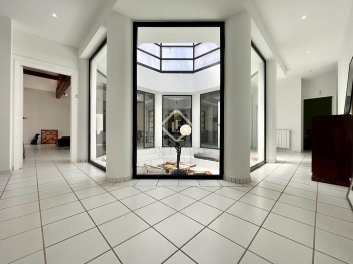 Image No.17-5 Bed House for sale