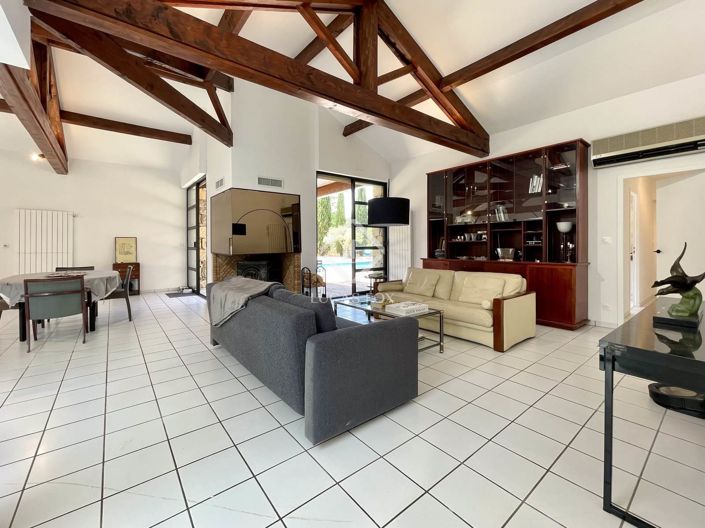 Image No.19-5 Bed House for sale