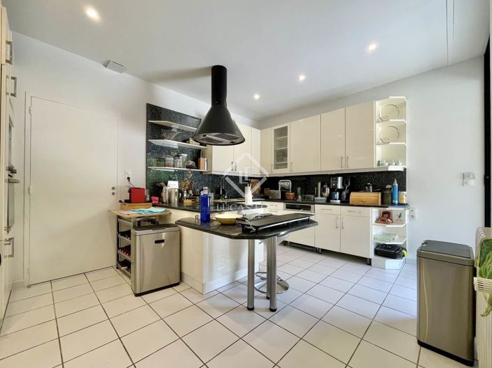 Image No.24-5 Bed House for sale