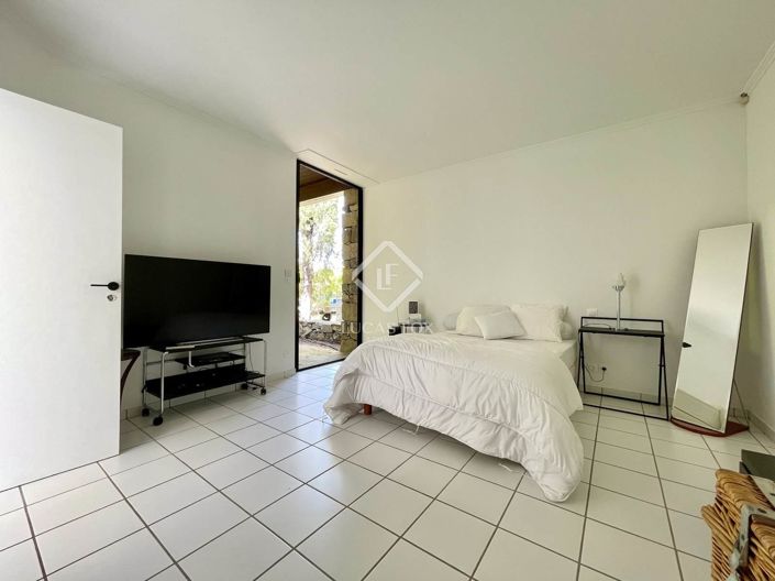 Image No.25-5 Bed House for sale