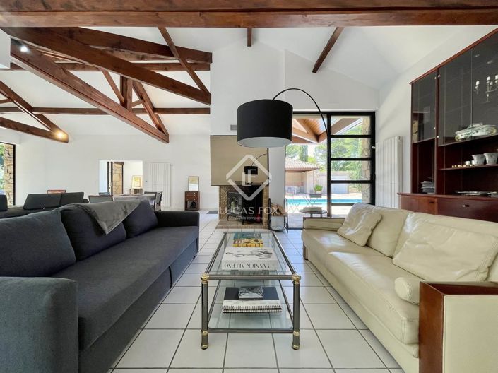 Image No.6-5 Bed House for sale