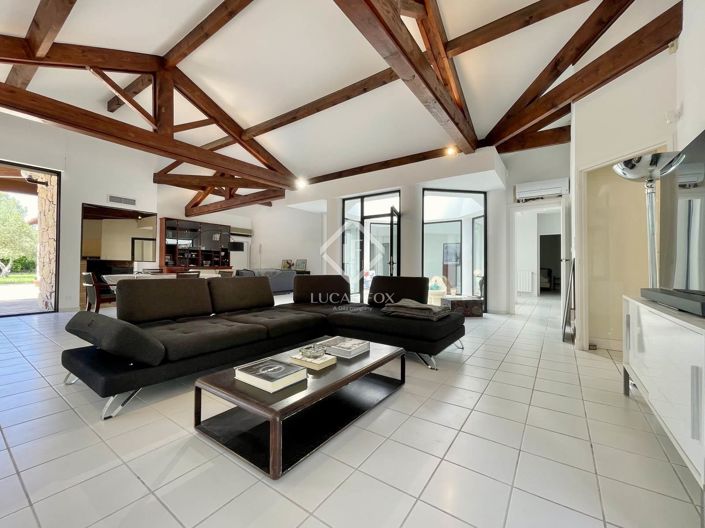 Image No.7-5 Bed House for sale