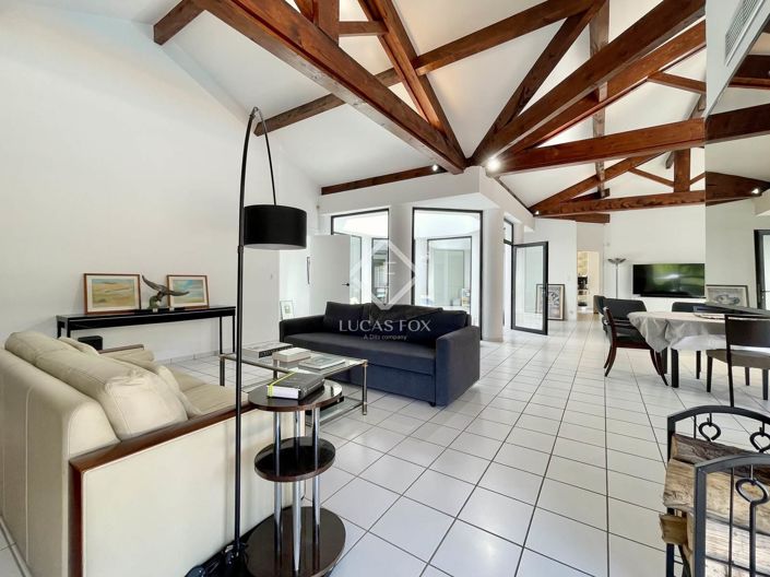 Image No.8-5 Bed House for sale