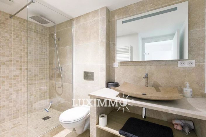 Image No.10-5 Bed House for sale