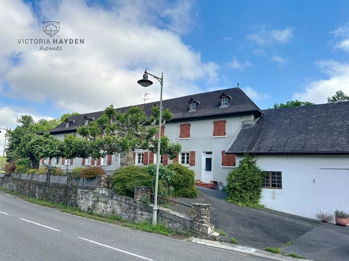 Image No.1-9 Bed House for sale