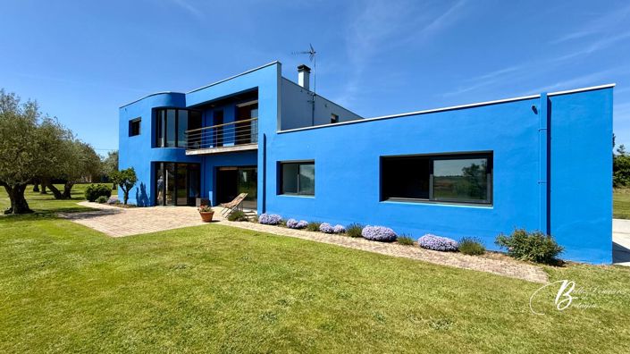 Image No.1-5 Bed House for sale