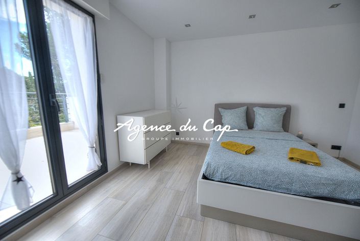 Image No.10-5 Bed House for sale