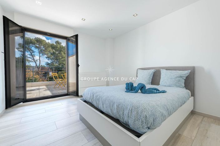 Image No.10-5 Bed House for sale