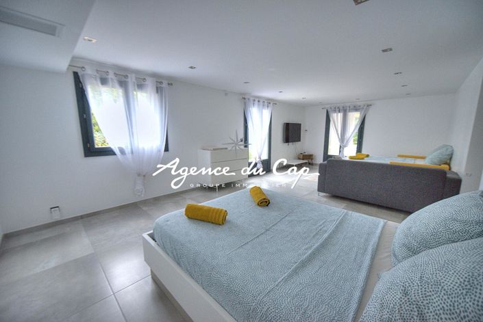 Image No.12-5 Bed House for sale