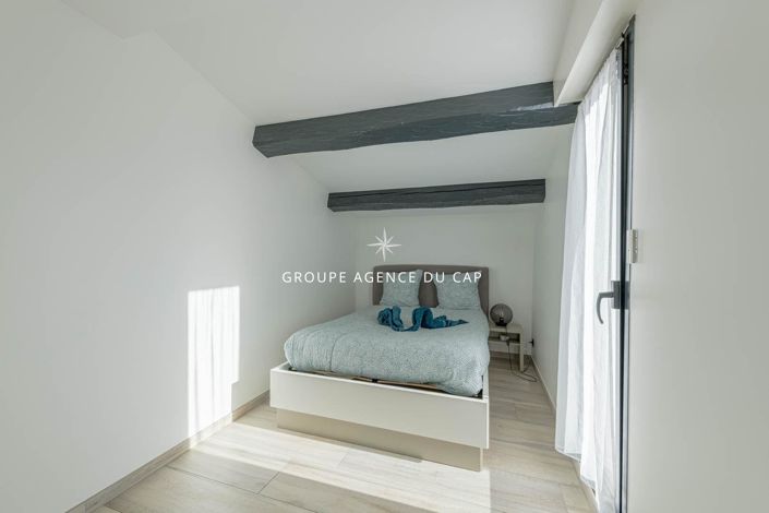 Image No.12-5 Bed House for sale